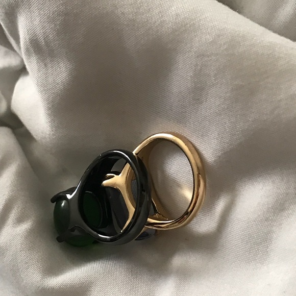 2 lady noir rings from Jewelmint. - Picture 5 of 5